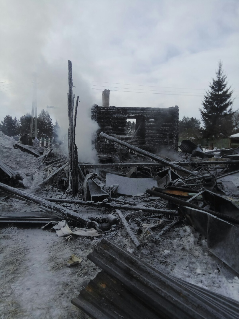 Семья с четырьмя детьми лишилась дома после пожара в Нижегородской области