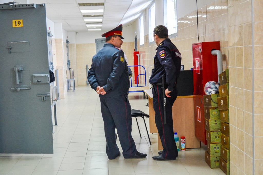 Сотрудники ФСБ нагрянули с обысками в отдел ГИБДД в Дзержинске 23 марта
