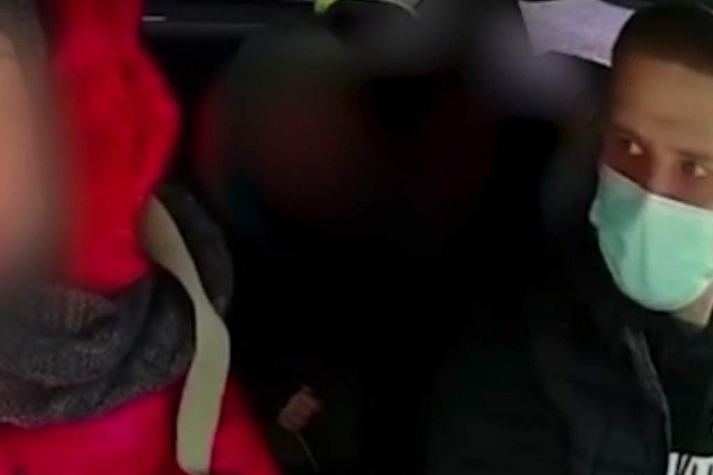 Многодетная нижегородка прокляла таксиста из-за кресел в авто