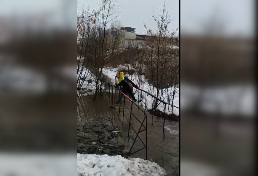 В Нижнем Новгороде из-за паводка затопило мост на реке Старка