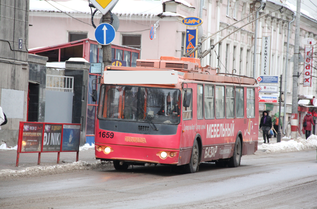 Две женщины пострадали из-за лопнувшего колеса троллейбуса в Советском районе