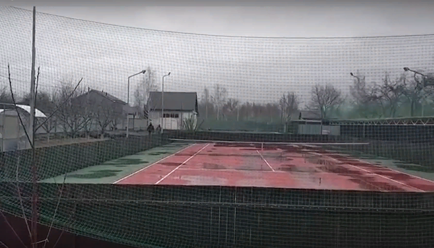 На участке у организаторов незаконного потока миграции нашли теннисный корт в Нижегородской области