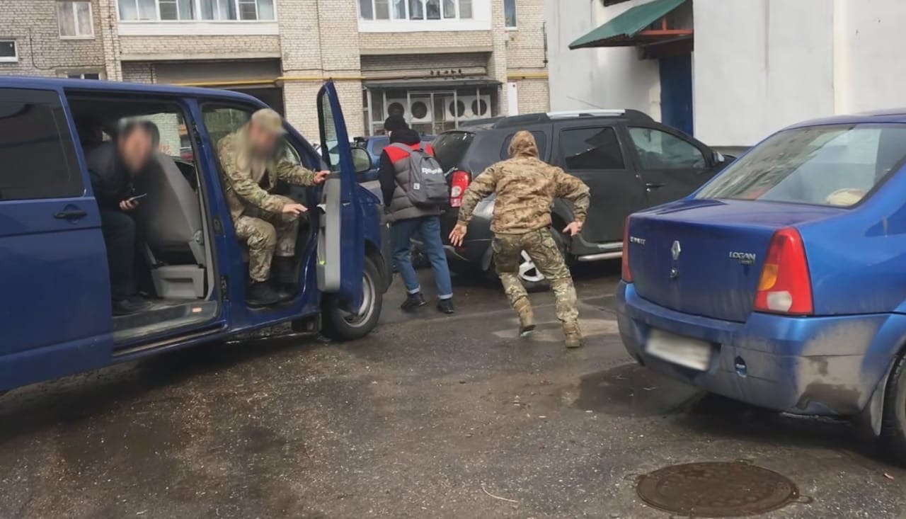 Оперативники ФСБ пресекли канал незаконной миграции в Нижегородской области