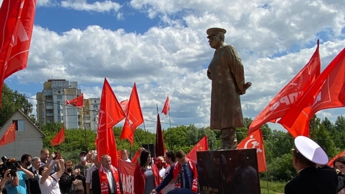 На Бору заложили первый камень в основание Сталин-центра