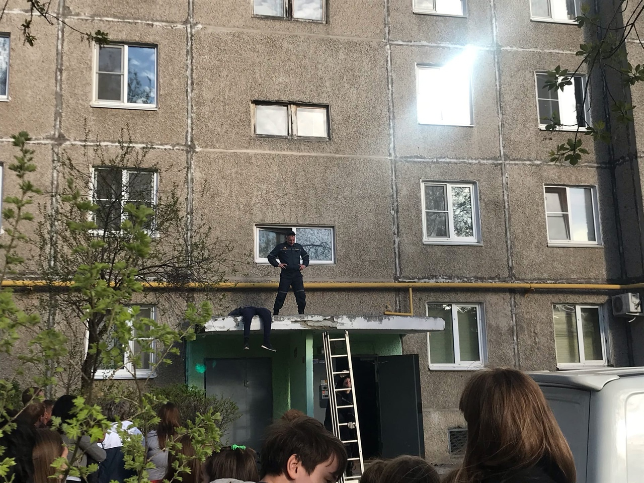 Нижегородец разбился о козырёк, выпав из окна многоэтажки
