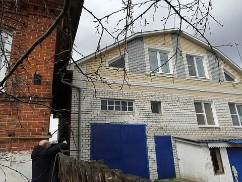 Дом мужчины с ребенком-инвалидом подтопило из-за строительства коттеджа в Богородске