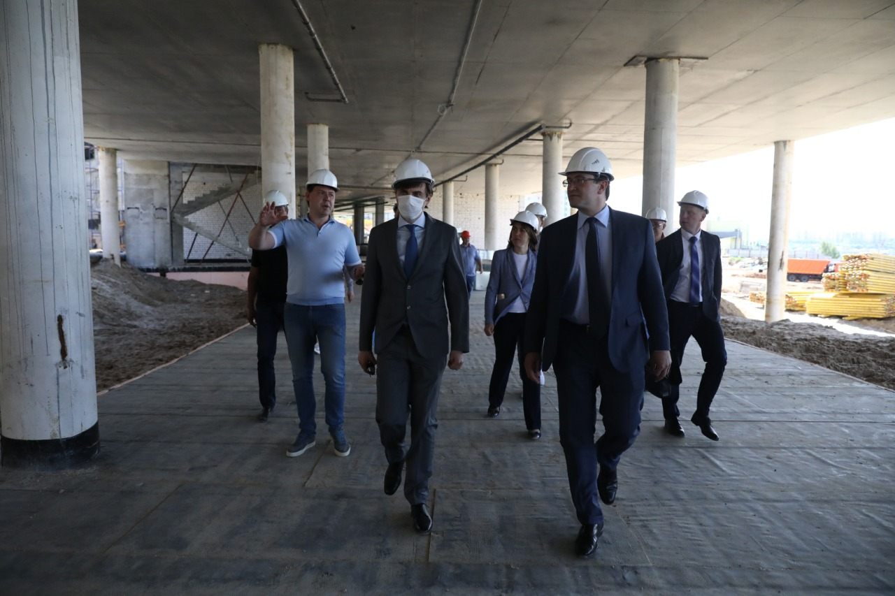 Сергей Кравцов и Глеб Никитин оценили ход строительства «Школы 800»