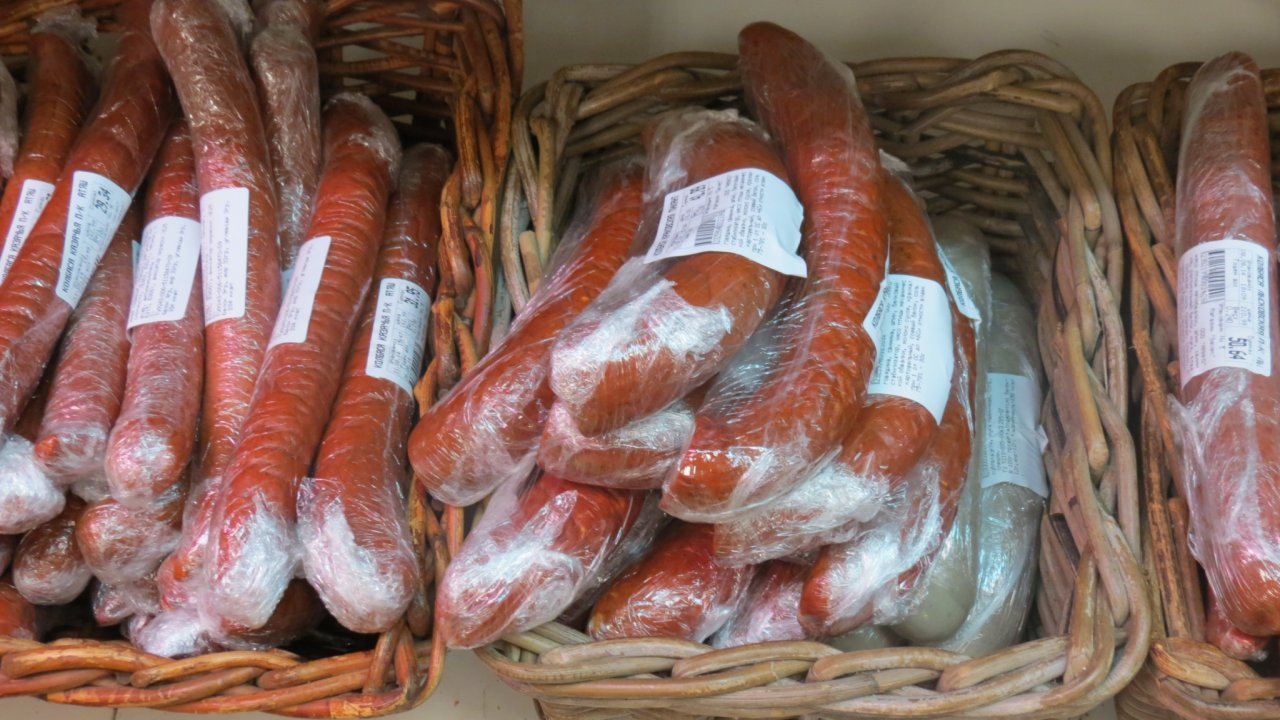 Полукопченную колбасу, способную поразить нервную систему, продавали в Нижегородской области