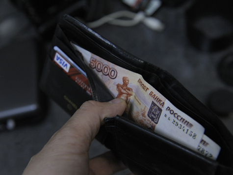 В Минтруде рассказали об условиях выплат на школьников безналичным способом