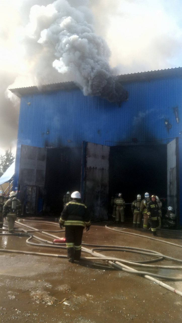 Ангар на площади 150 кв.м. сгорел в Нижнем Новгороде 18 июля