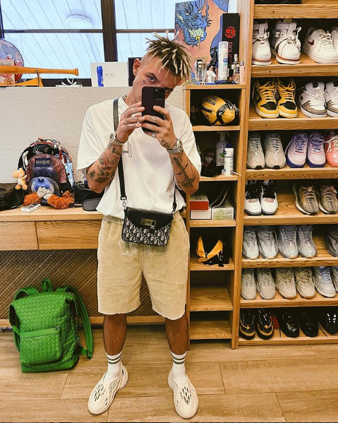 Лишенный прав Элджей прокатился по Нижнему Новгороду на БТР