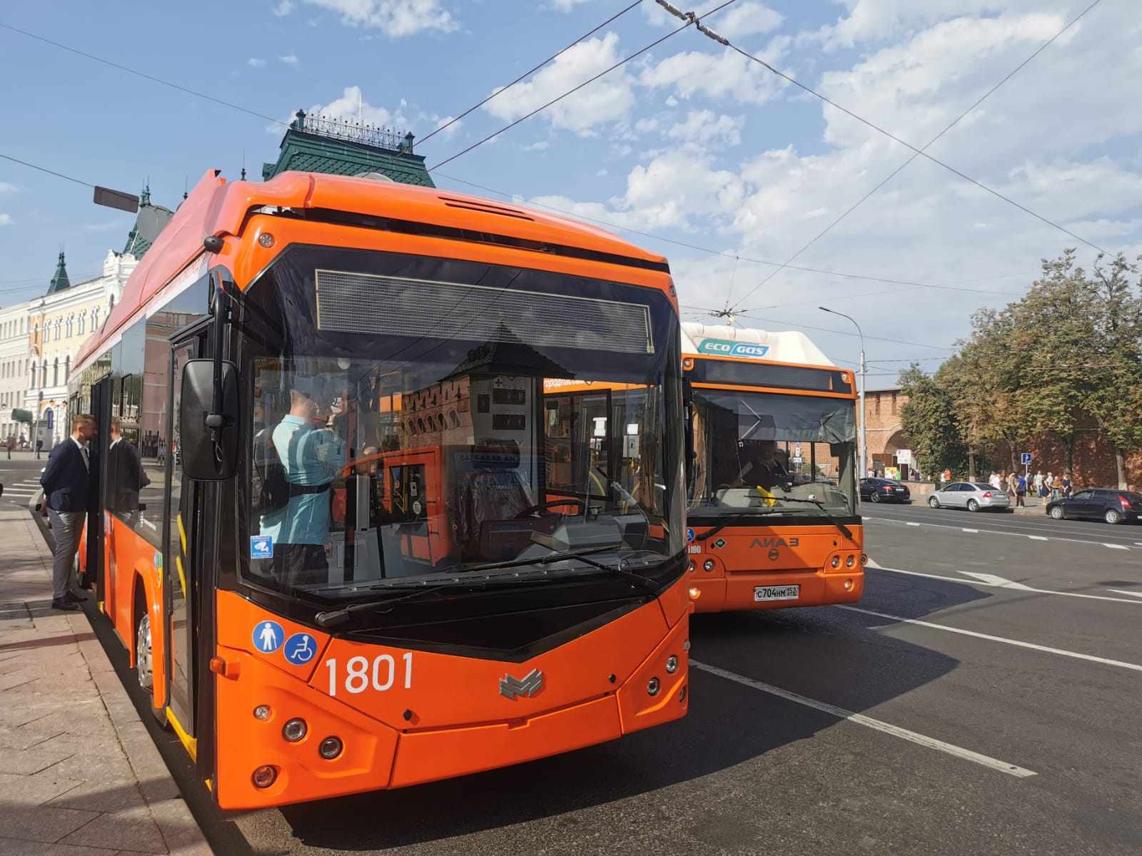 На дороги Нижнего вышли 20 новых автобусов и первый троллейбус на автономном ходу