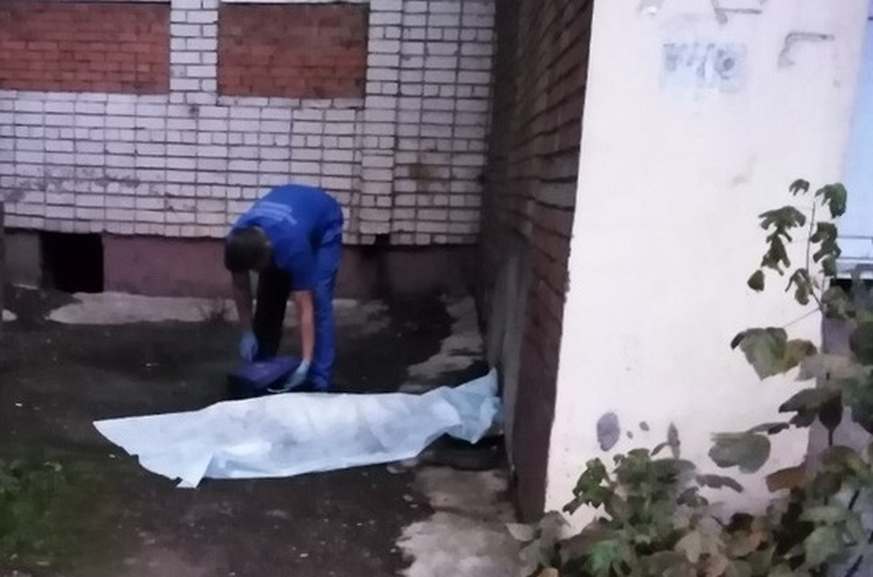 Тело подростка обнаружено под окнами дома в центре Нижнего Новгорода