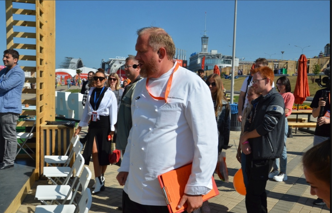 На фестивале в Нижнем Новгороде шеф-повар Ивлев объявил о создании детского кулинарного лагеря