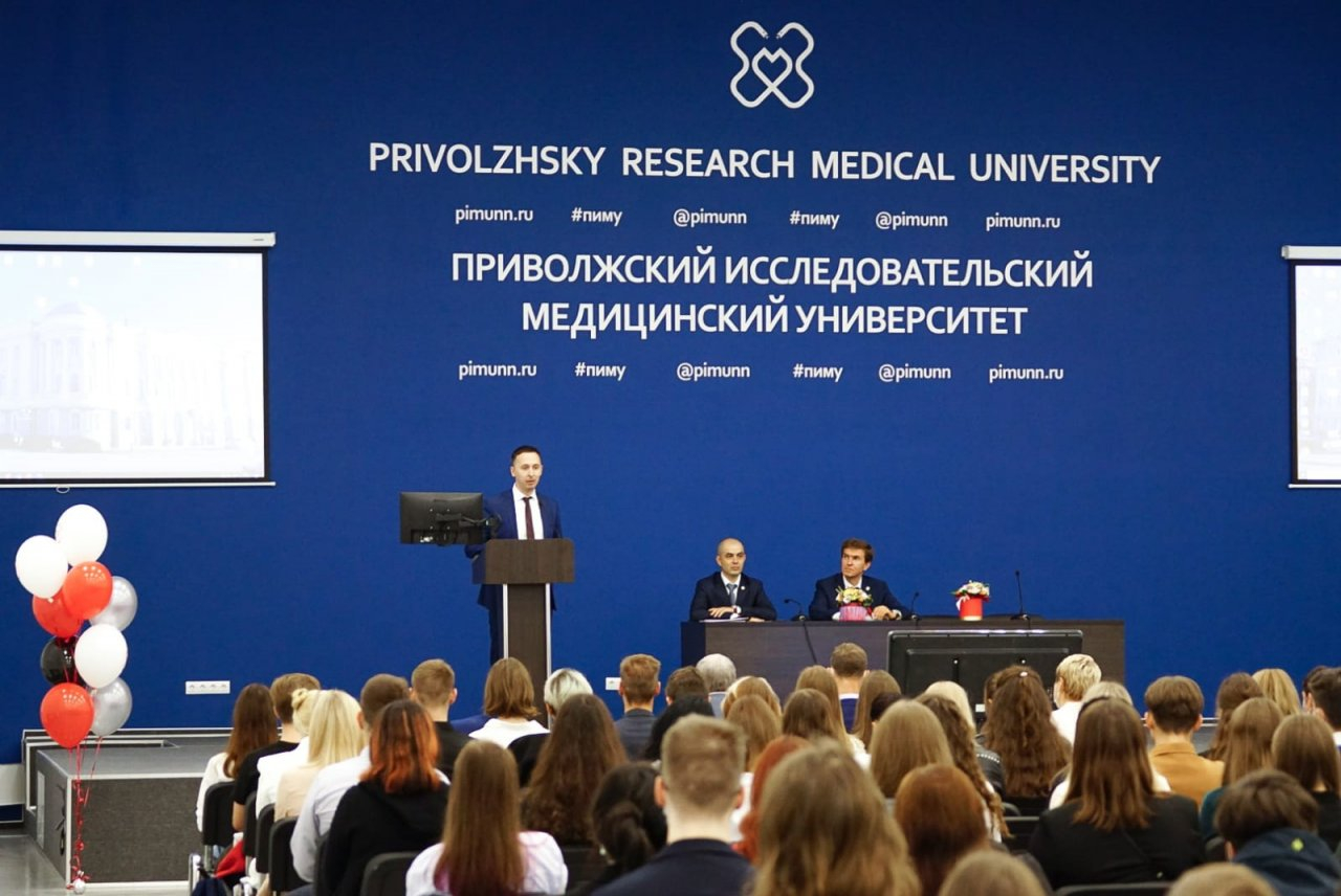 Давид Мелик-Гусейнов поздравил первокурсников ПИМУ и медицинского колледжа с началом учебного года