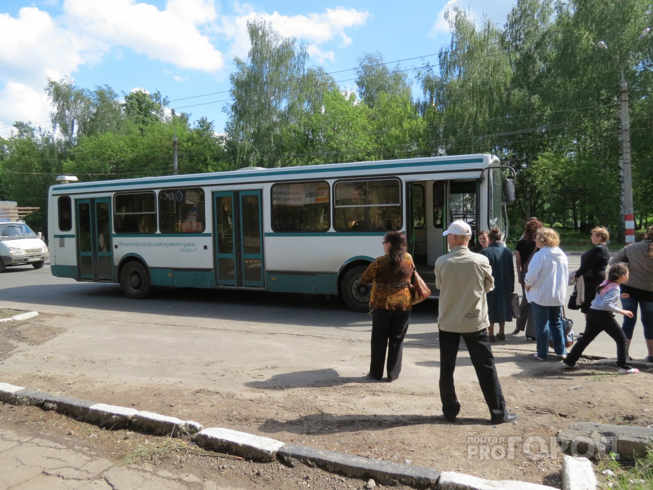 Нижегородская пенсионерка вывихнула плечо, упав в автобусе