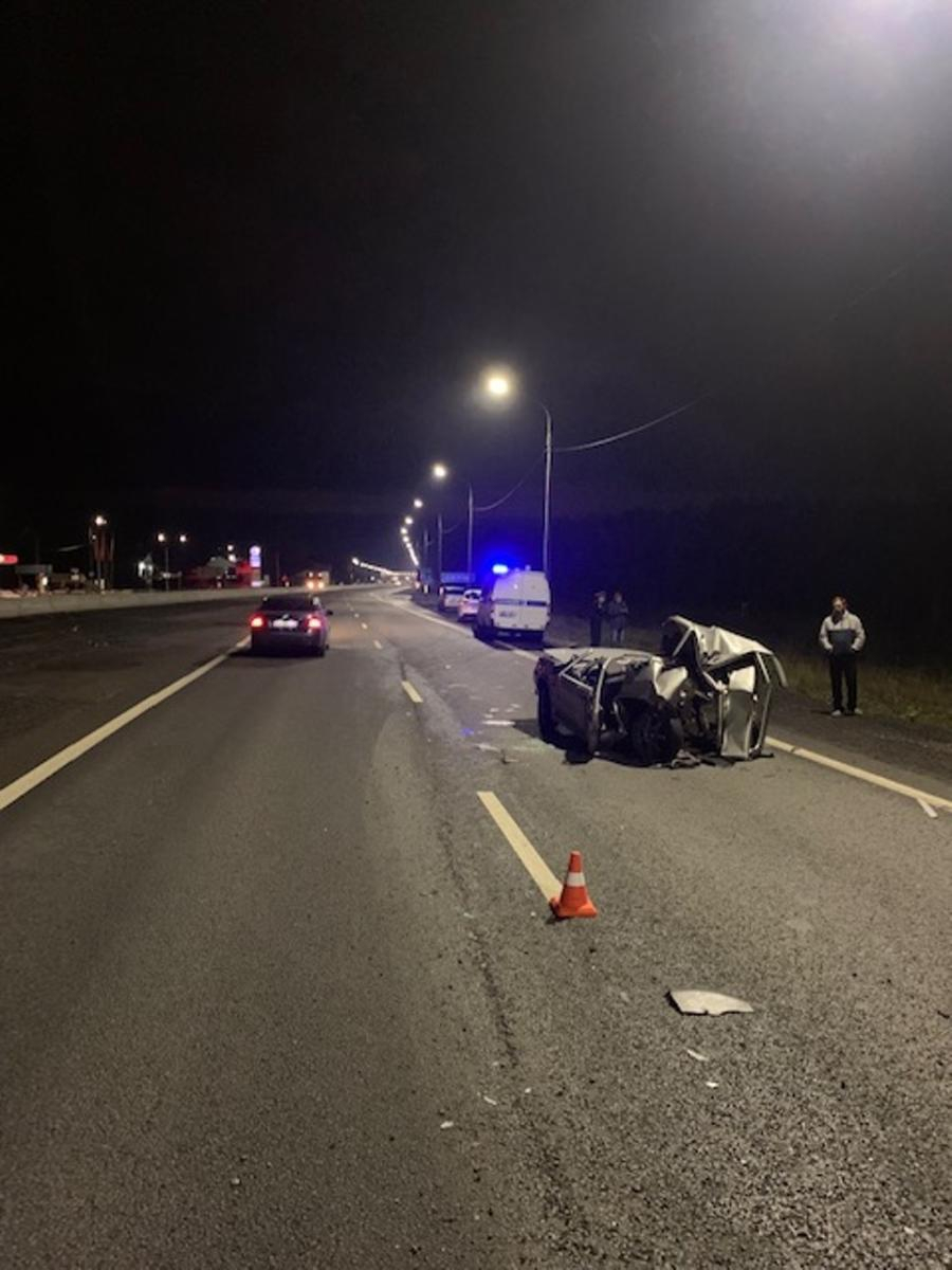 Влетевший в толпу под Дзержинском грузовик мог не заметить стоящий на полосе автомобиль