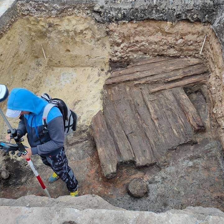 Деревянную мостовую 18 века обнаружили в Нижегородской области
