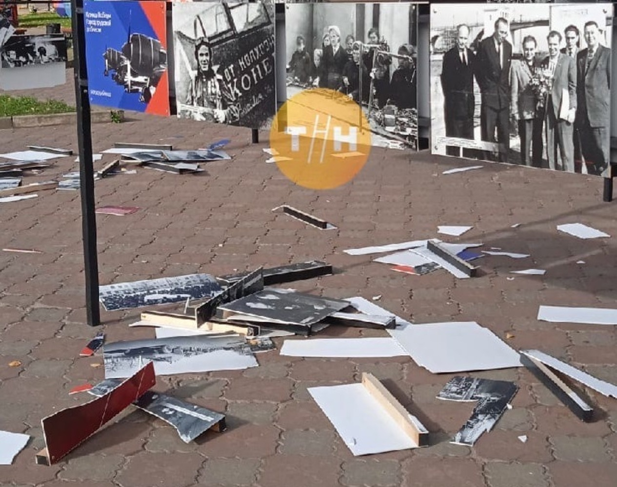 Вандалы разгромили фотовыставку в честь Победы в Великой Отечественной войне в Нижнем Новгороде