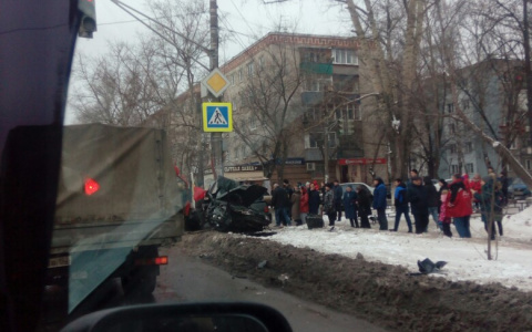 Легковушку разорвало пополам: смертельная авария произошла около Светлоярского озера (ФОТО)
