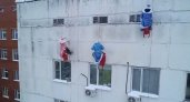 В Нижнем Новгороде Деды Морозы поздравили детей в больнице, спустившись с крыши