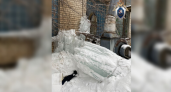 Мужчина чистил здание ото льда и погиб от огромной сосульки в Нижнем Новгороде