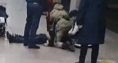 Нижегородцы пытались спасти мужчину в метро, но не удалось