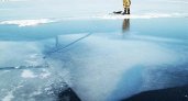 Рыбака нашли мертвым и вмерзшим в лед в Нижнем Новгороде