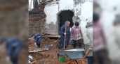 Дети с родителями из села под Нижним восстанавливают древнюю деревянную церковь