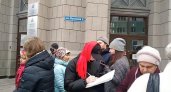 Нижегородцы отнесли собранные подписи против QR- кодов в приемную губернатора