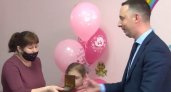 Мелик-Гусейнов лично приехал с подарками и ведущим на выписку беженки из Донбасса