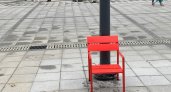 19 красных стульев с Большой Покровской пострадали от рук вандалов