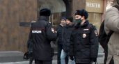 На Большой Покровской задержали 13-летнего пикетчика с антивоенным плакатом 