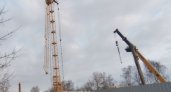Нижегородский монтажник сорвался с высоты из-за телефонного звонка 