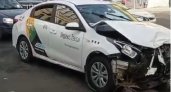 Водитель такси заснул за рулем и врезался в иномарку в Нижнем Новгороде