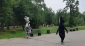 “Аниматоры” в костюмах животных переместились в Сормовский парк