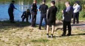 На Щелоковском хуторе из озера извлекли тело мужчины