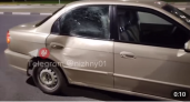 В Нижнем Новгороде скатившийся со склона шар-светильник врезался в машину 