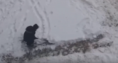 Второклассник из Нижнего Новгорода не дождался служб и сам почистил снег возле дома