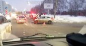 В Щербинках столкнулись две машины и снесли столб 