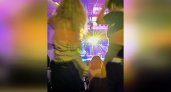 Девушка разделась до нижнего белья на концерте Стаса Пьехи в Арзамасе