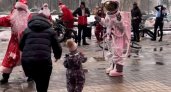 Долларовая миллионерша прошлась по улицам Нижнего Новгорода в костюме космонавта