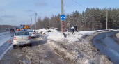 В Дзержинске водитель потерял управление после того, как окатили водой из лужи