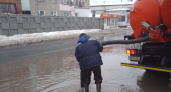 В Нижнем Новгороде откачивают воду с затопленных улиц