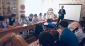 Мелик-Гусейнов навестил 7 класс, где учительница ударила ученика: "Дети у нас хорошие"