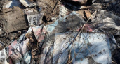 В Дзержинске местная власть выбросила фотографии героев ВОВ на мусорку