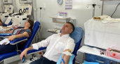Чиновники вместе с нижегородцами сдавали кровь, чтобы стать донорами