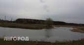 На озере в Нижегородской области спасли молодую женщину