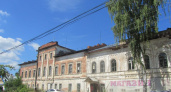 Здание гимназии в Лыскове превратилось в заброшку из-за недобросовестного хозяина 