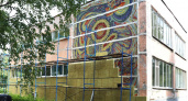 Поклонники наследия СССР негодуют: советская мозаика на здании в Нижнем Новгороде исчезает